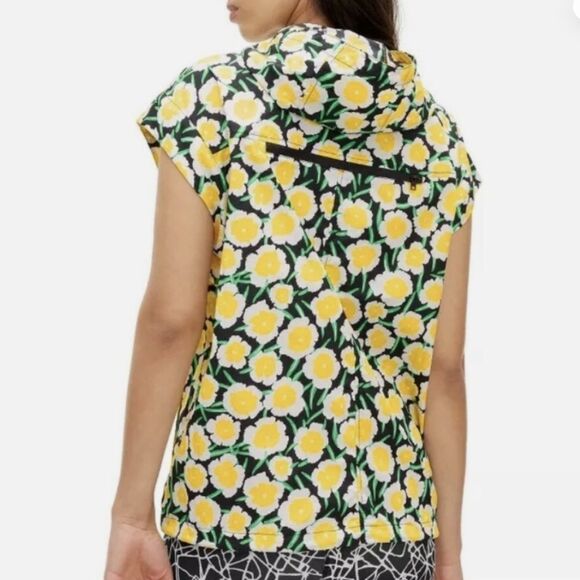 DVF x Target XL Nylon Packable Yellow Poppy Short Sleeve Hooded Utility Vest - Picture 5 of 16